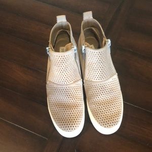 Steve Madden Bootie Wedgie-P/ Taupe Suede~ Size 8